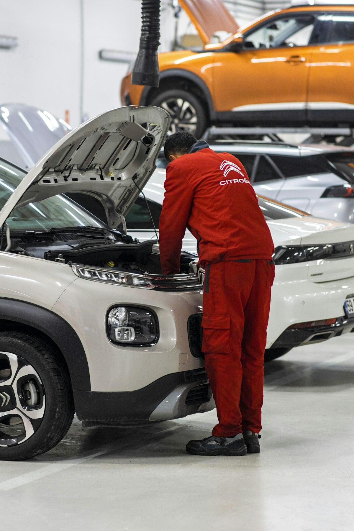 Technicien en atelier automobile